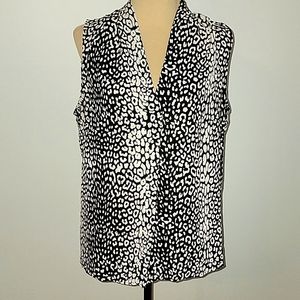 Laundry Top in Size Large